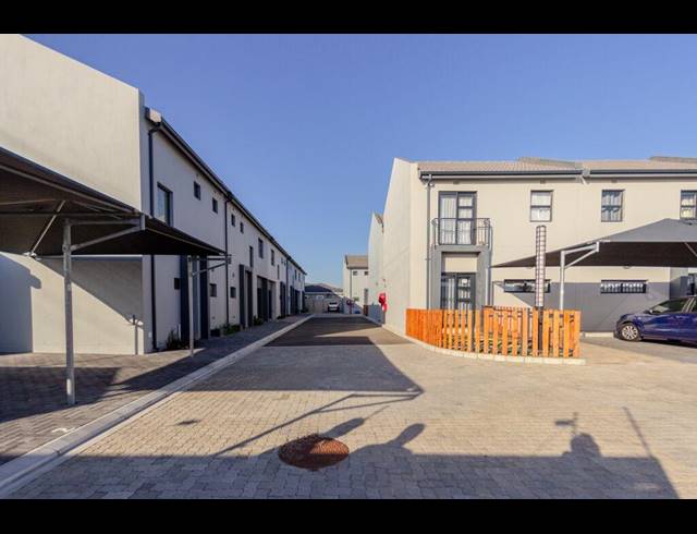 3 BEDROOM TOWNHOUSE TO LET IN PARKLANDS NORTH